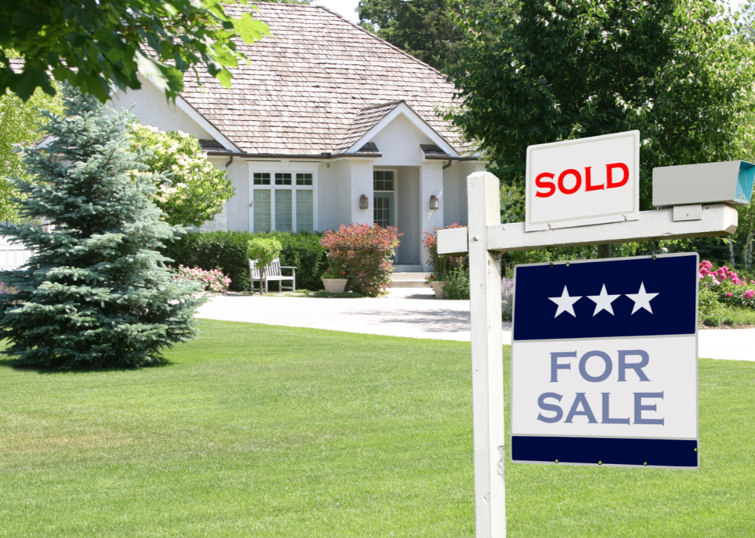 What are some common mistakes to avoid when trying to sell a house quickly?