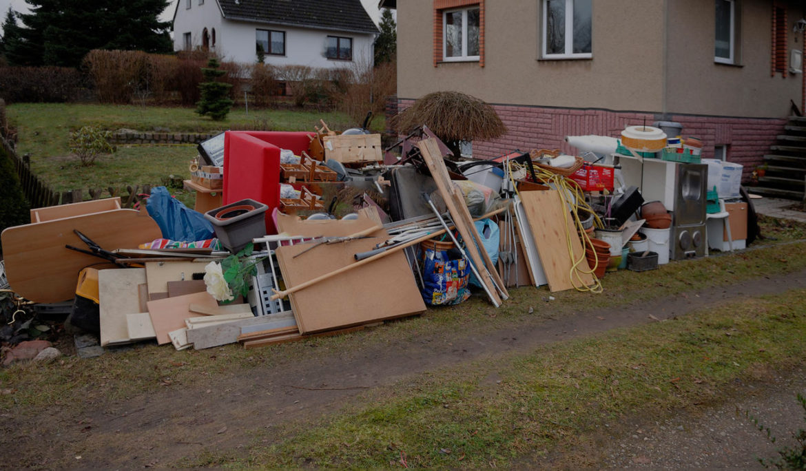 The Benefits of Scheduling Regular Junk Removal for Your Home or Business