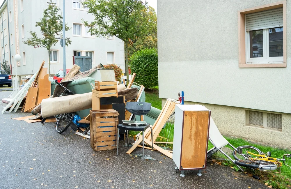 Professional furniture removal services help to simplify home organizing