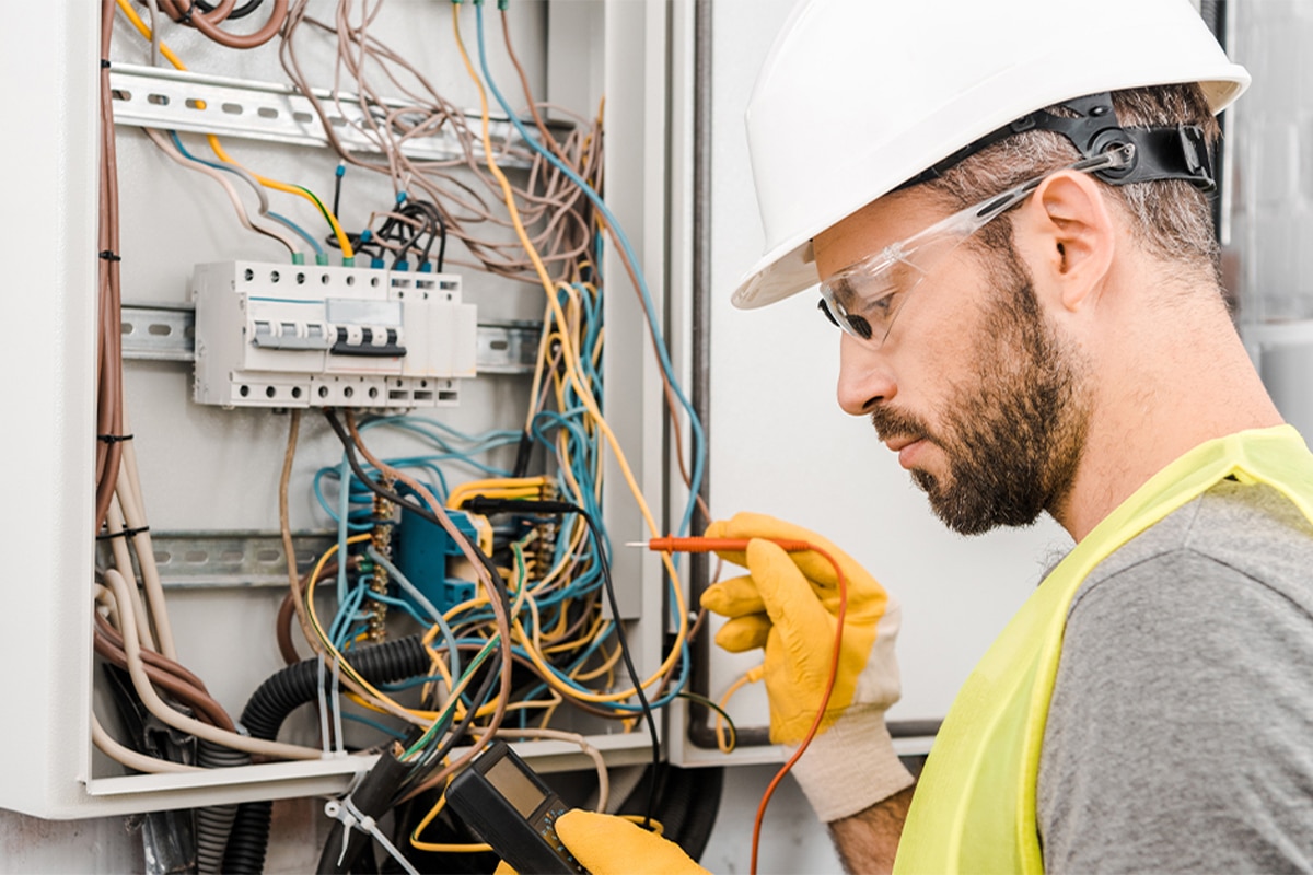 	
an electrician near me