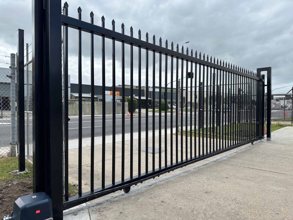 Creating Privacy and Reducing Noise Pollution with Commercial Fencing in Florida CBD